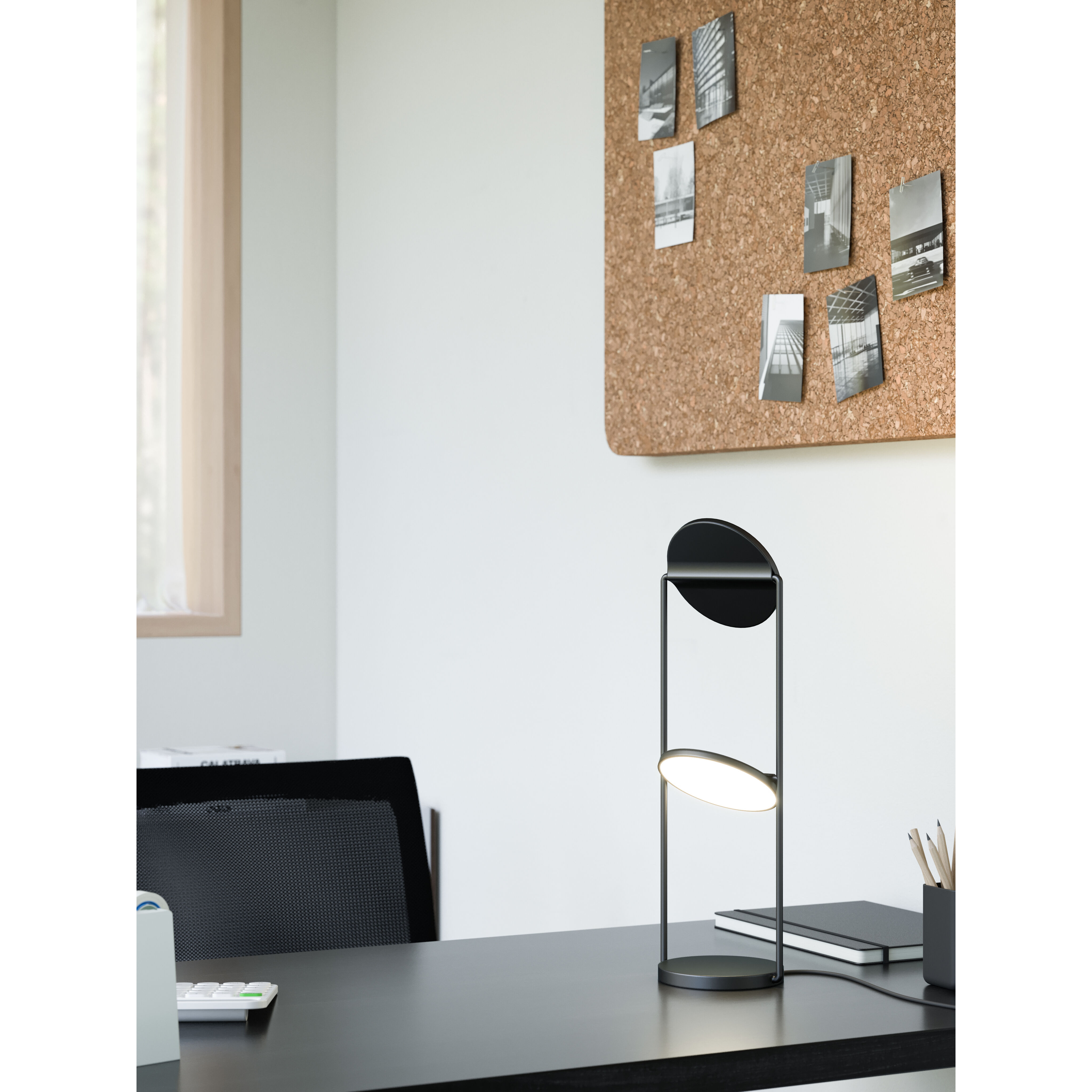 Novel 18.5 inch 27.00 watt Black Table Lamp Portable Light